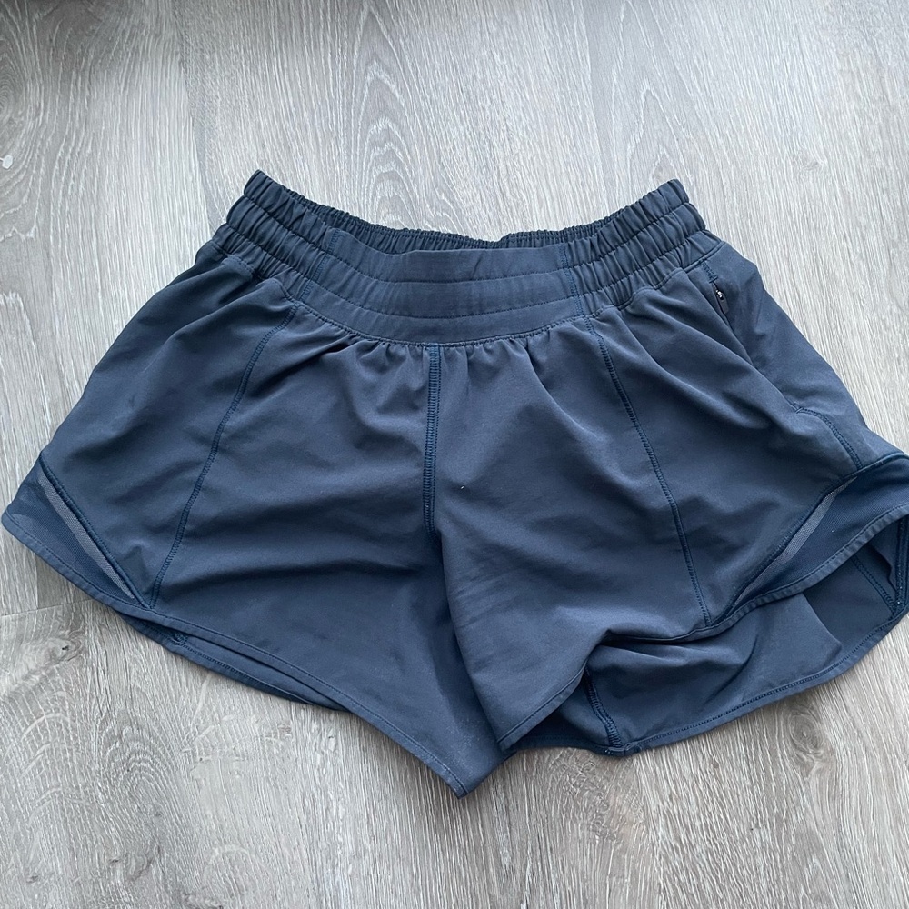 Lululemon hotty hot high-rise lined shorts - navy - size 4T